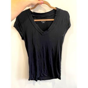 Black v-neck tee